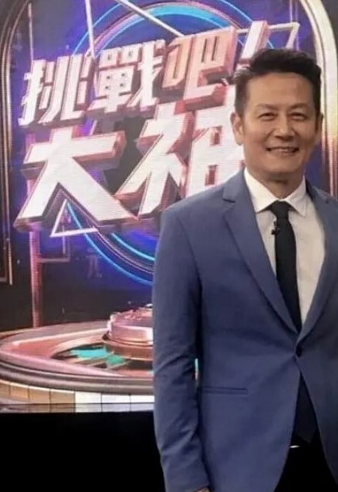 光头大哥的小骚妻露脸激情啪啪给狼友看深喉口交大鸡巴舔硬了不干骚穴干菊花浪叫不止 - 那事儿影库